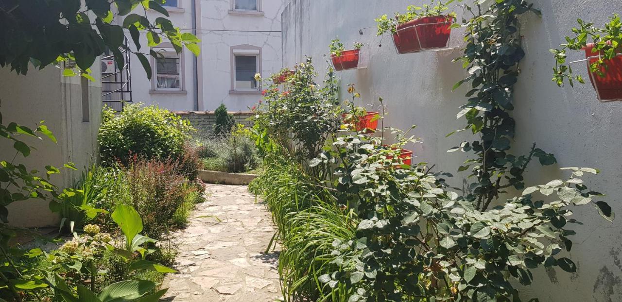 Garden Apartments Belgrado Buitenkant foto